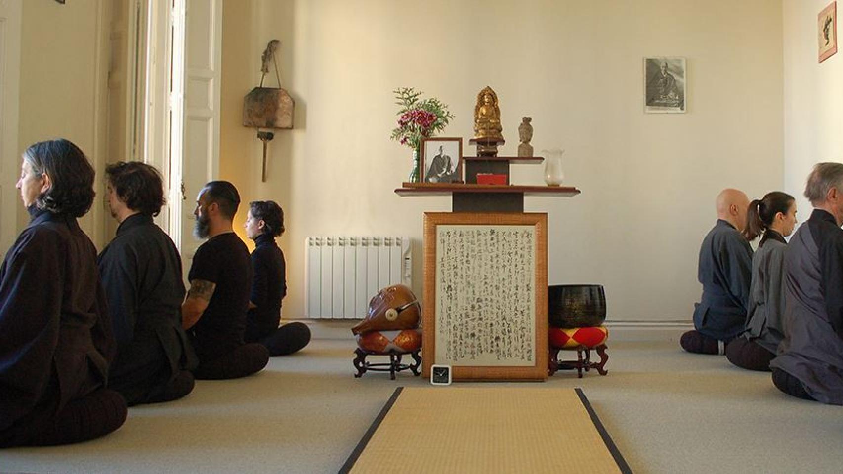 Alumnos en el centro Mokusan Dojo Zen.
