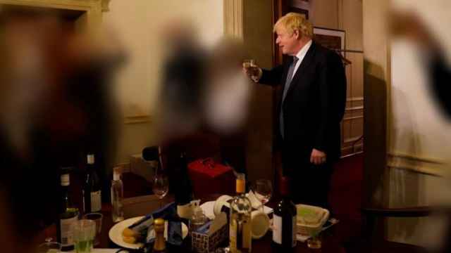 Boris Johnson en una fiesta el 13 de noviembre de 2020.