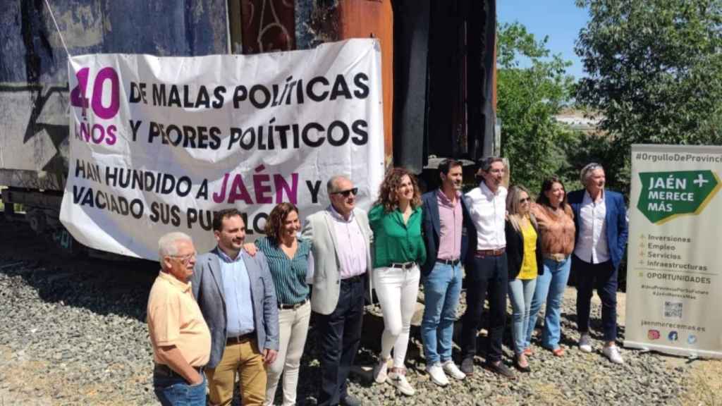 Los candidatos de Jaén Merece Más, ayer, durante la presentación de su lista.