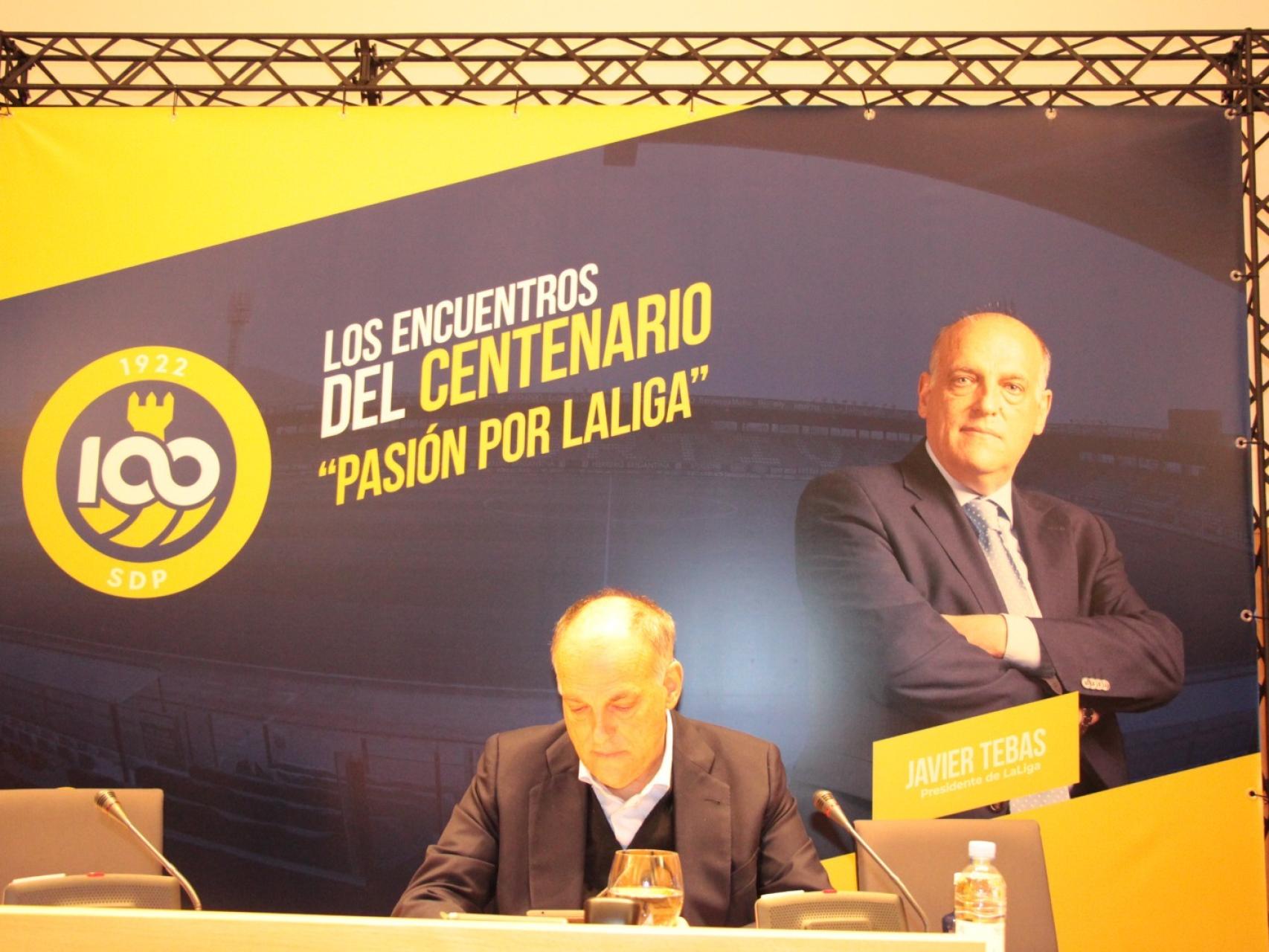 Tebas participa en los 'Encuentros del Centenario' de la SD Ponferradina