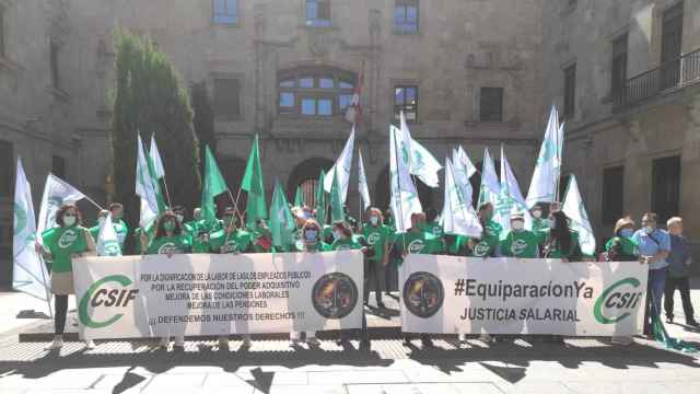 Los empleados públicos se concentran frente a la Subdelegación del Gobierno en Salamanca
