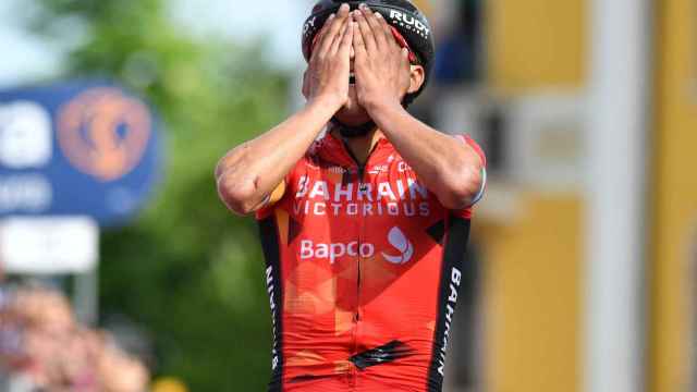 Santiago Buitrago celebra su victoria en Lavarone en el Giro de Italia 2022