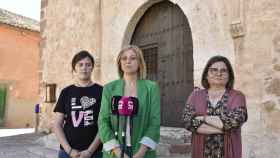 La líder de Ciudadanos en Castilla-La Mancha, Carmen Picazo, con otras personas este miércoles en Campo de Criptana