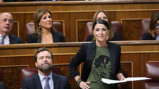 La diputada de Vox Macarena Olona, este miércoles durante la sesión de control al Gobierno.