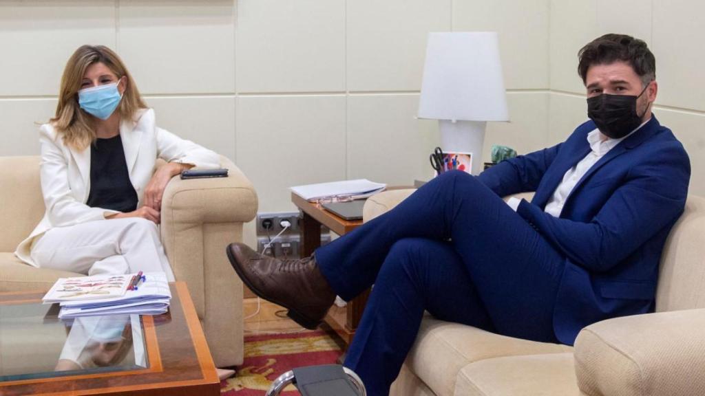 Yolanda Díaz, líder de Unidas Podemos, recibe a Gabriel Rufián, portavoz de ERC en el Congreso.