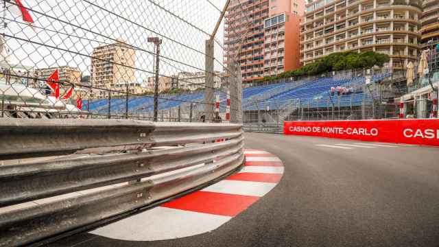 Una de las curvas del circuito de Montecarlo en el Gran Premio de Mónaco de Fórmula 1 2022.