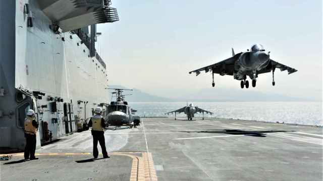 Harrier aterrizando en el Juan Carlos I
