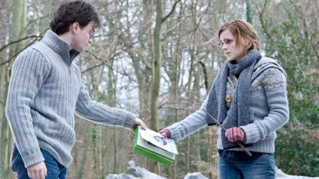 Harry y Hermione en el bosque de Dean.