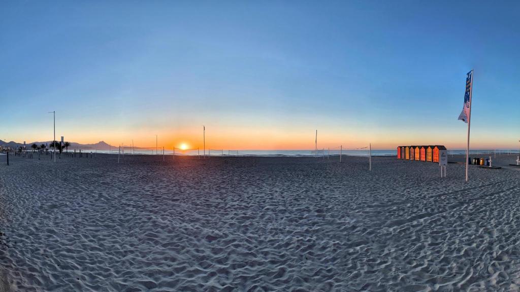 La Comunidad Valenciana celebra el Día Mundial sin Tabaco con la red de playas libres de humo.