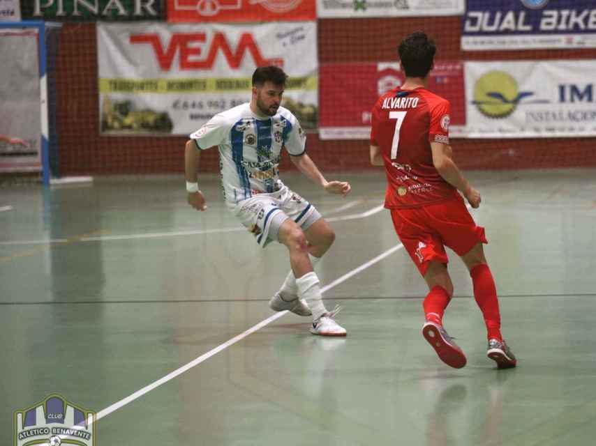 Dani Martín en un partido con el Club Atlético Benavente Fútbol Sala.
