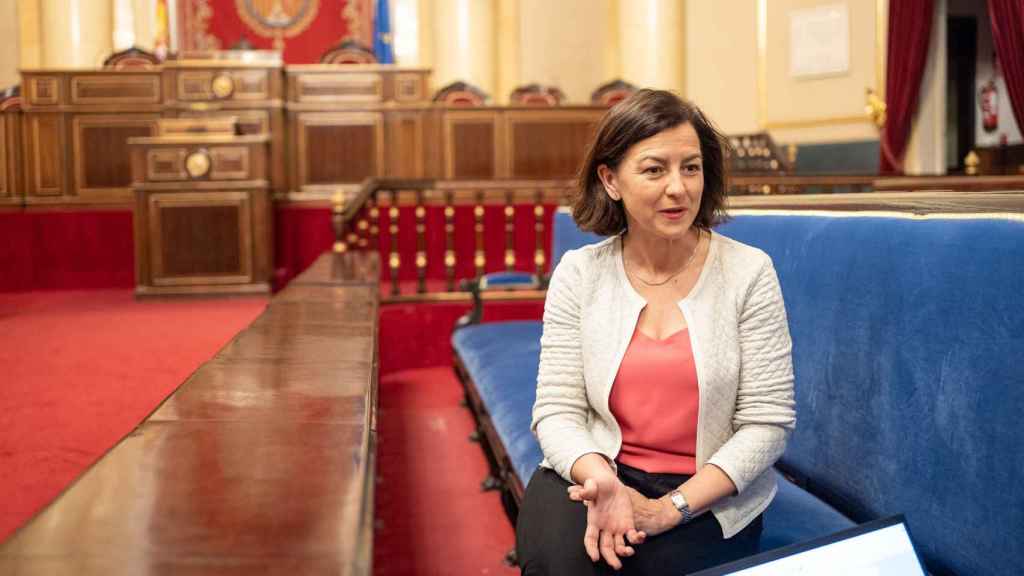 La portavoz del PSOE en el Senado, Eva Granados, en el banco azul del antiguo salón de plenos del Senado.