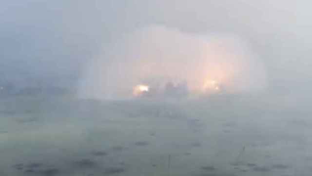 Bombas termobáricas explotando en posiciones ucranianas.