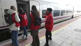 Voluntarios de Cruz Roja colaboran en prestar atención a la población ucraniana llegada a España