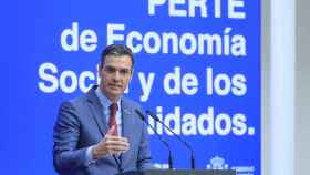 El presidente del Gobierno, Pedro Sánchez, durante la clausura del acto de presentación del plan estratégico para la recuperación y trasformación económica (PERTE) de Economía Social y de los Cuidados, este viernes en Moncloa.