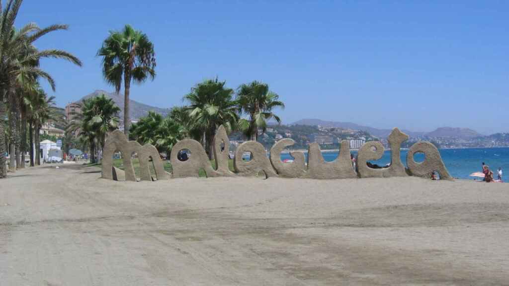 Una imagen de las letras escultóricas de la playa de la Malagueta.