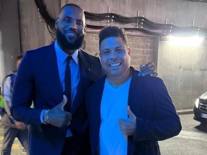 Ronaldo junto a LeBron James