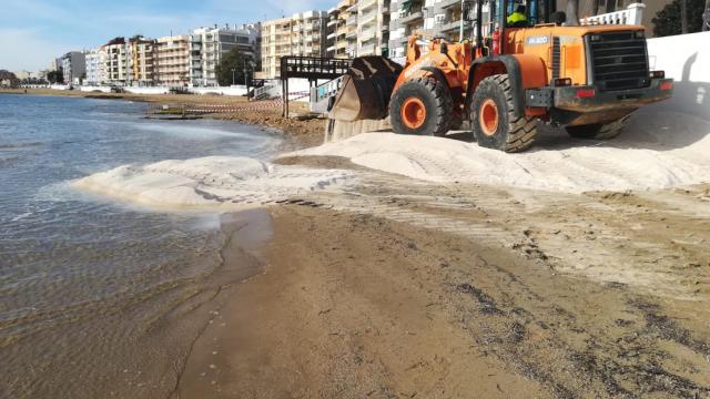 Imagen de las obras en la playa de Los Locos en Torrevieja.