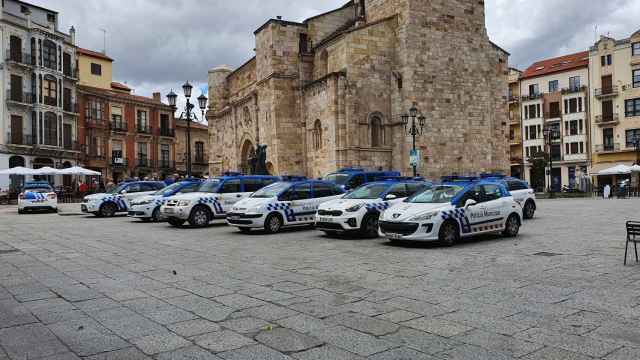 Coches de la Policía Municipal de Zamora en la Plaza Mayor