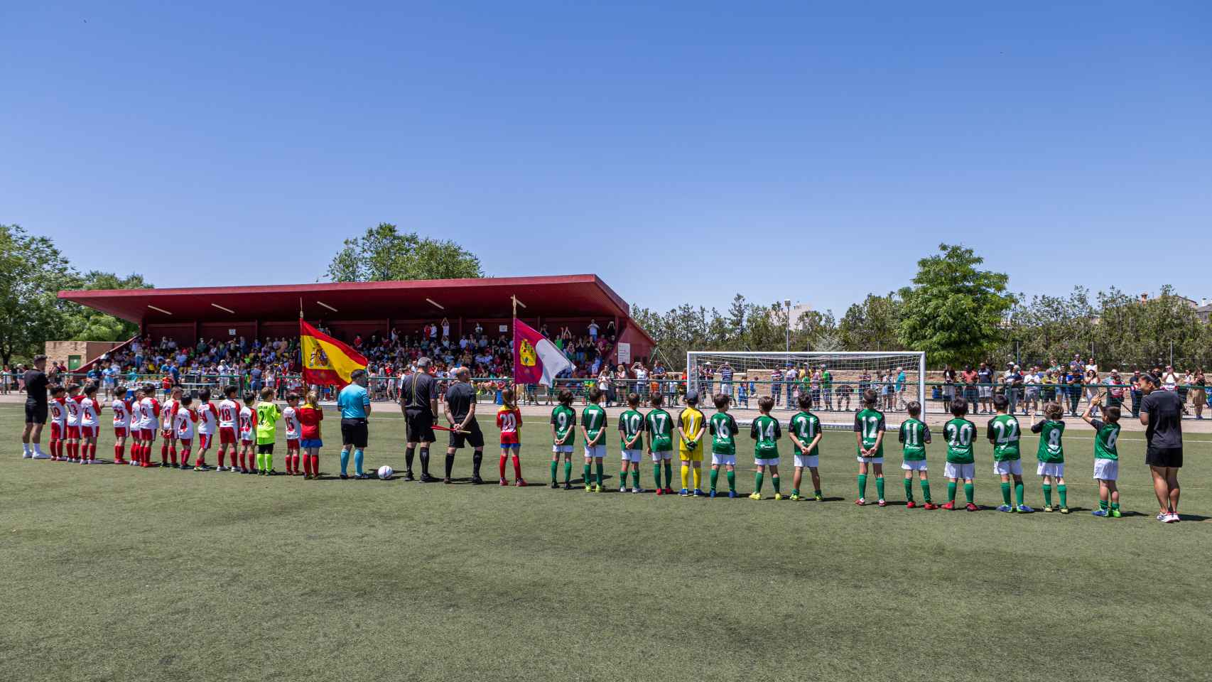 El fútbol base triunfa en Mocejón, senderistas en Albacete y homenaje al alcalde fallecido
