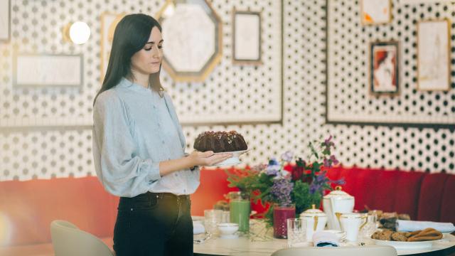 Paola Freire (@Foodtropia) con uno de los postres del menú brunch que diseñó para Canopy.