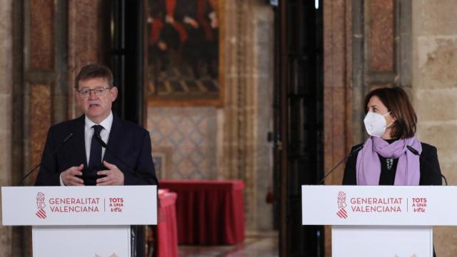 Ximo Puig y Rosa Pérez Garijo, durante la presentación del polémico lema.