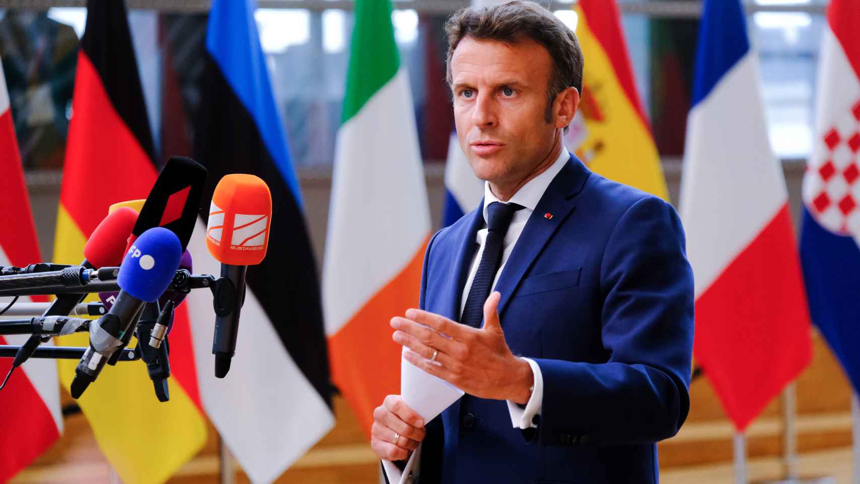 El presidente francés, Emmanuel Macron, defiende mantener el diálogo con Putin