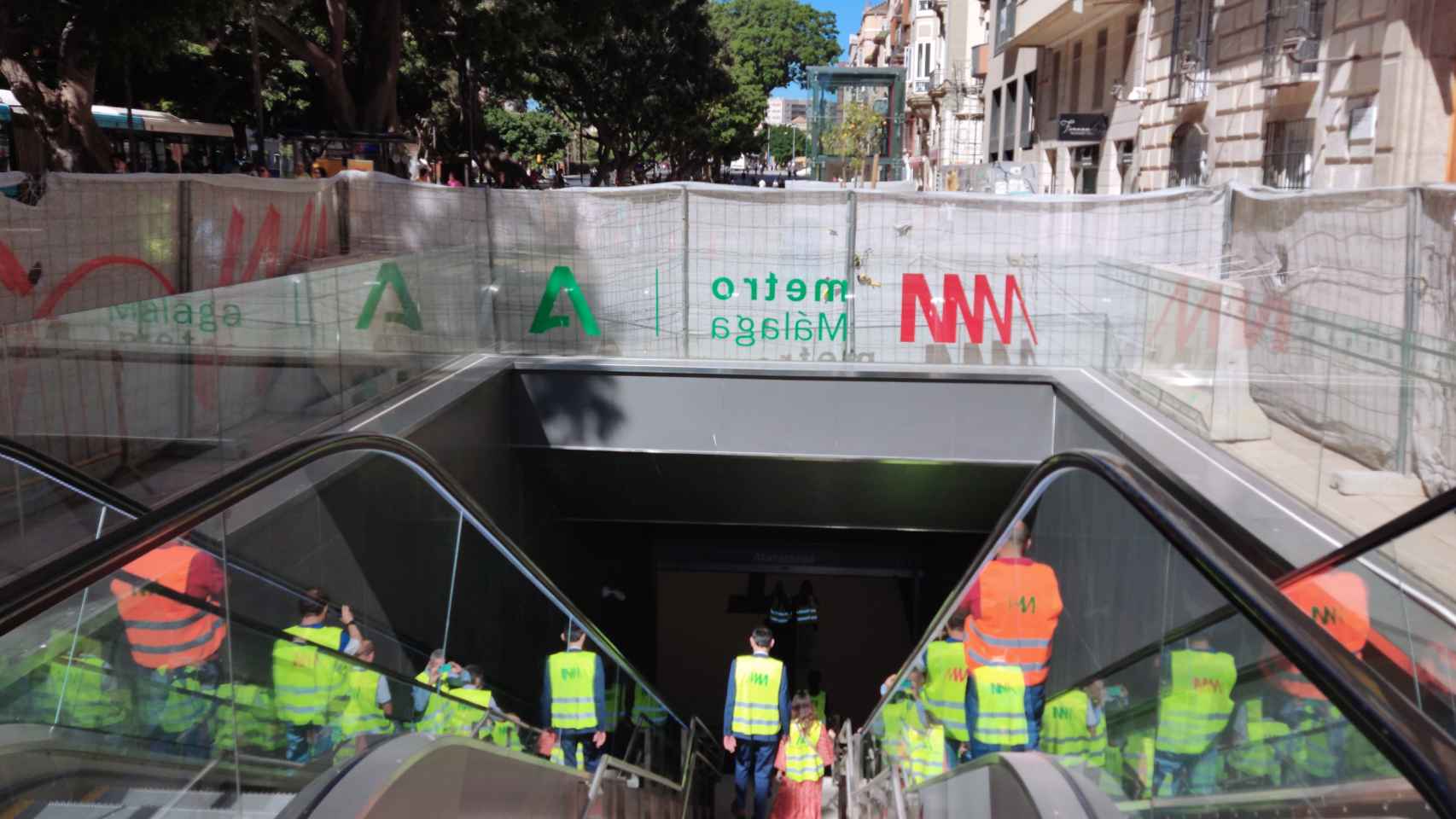 Fotos de la visita de los comerciantes de la Alameda Principal al Metro de Málaga.