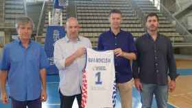 Monclova, segundo por la izquierda, en su presentación como nuevo entrenador del HLA Alicante.