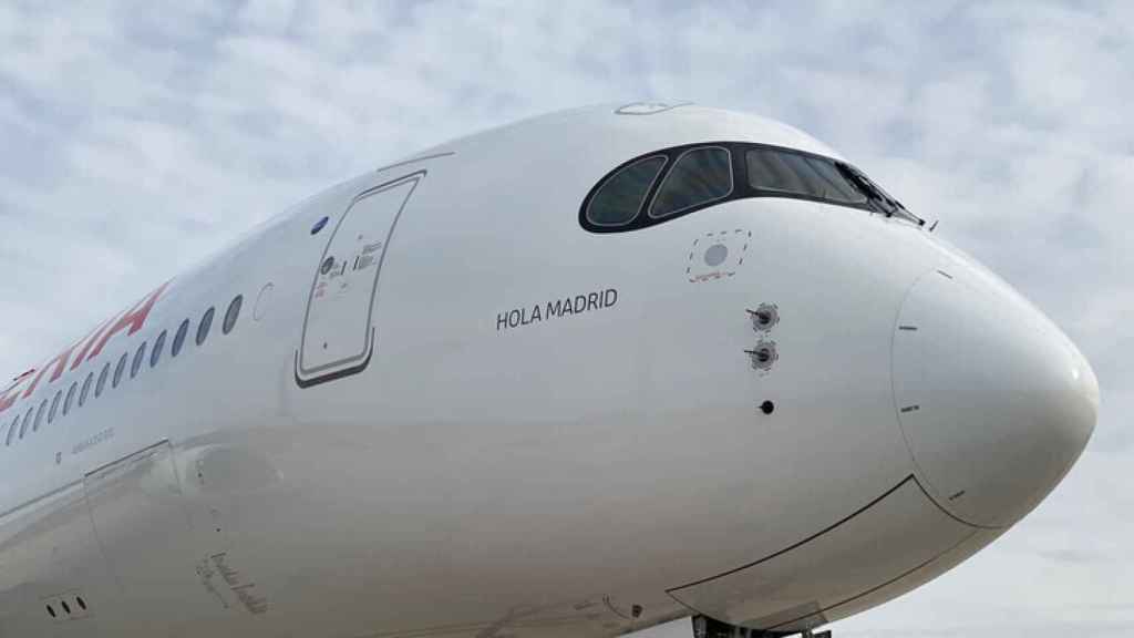 Avión A350 de Iberia con el nombre de ‘Hola Madrid’.