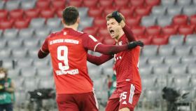 Thomas Müller y Robert Lewandowski celebrando un gol con el Bayern de Múnich