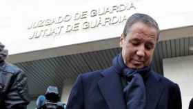 Eduardo Zaplana, expresidente de la Generalitat, sale de los juzgados tras quedar en libertad.