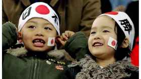Dos niños japoneses en una imagen de archivo.