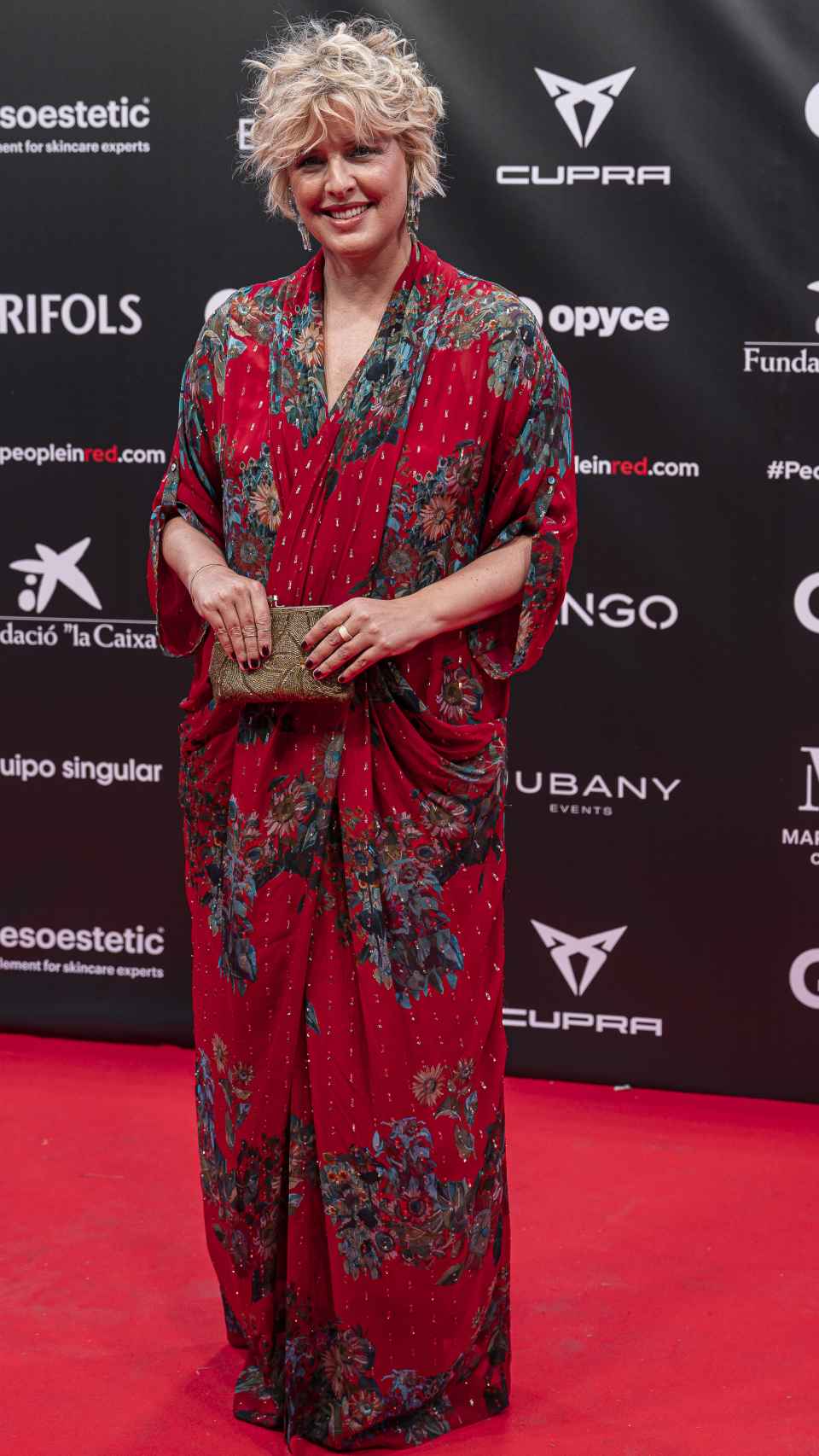 Tania Llasera posando en el 'photocall' de la gala benéfica People in Red, este pasado jueves 2 de junio.