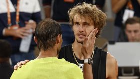Rafa Nadal consuela a Alexander Zverev