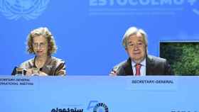 La directora ejecutiva del Programa de Medio Ambiente de ONU, Inger Andersen, junto al secretario general de Naciones Unidas, António Guterres, durante la cumbre Estocolmo +50 celebrada esta semana.
