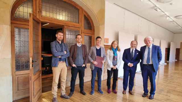 Firma del convenio de la cátedra entre la Universidad de Oviedo y Accenture.