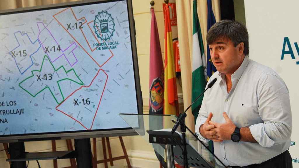 El concejal de Seguridad de Málaga, Avelino Barrionuevo, este viernes explicando el dispositivo especial de la Policía Local.