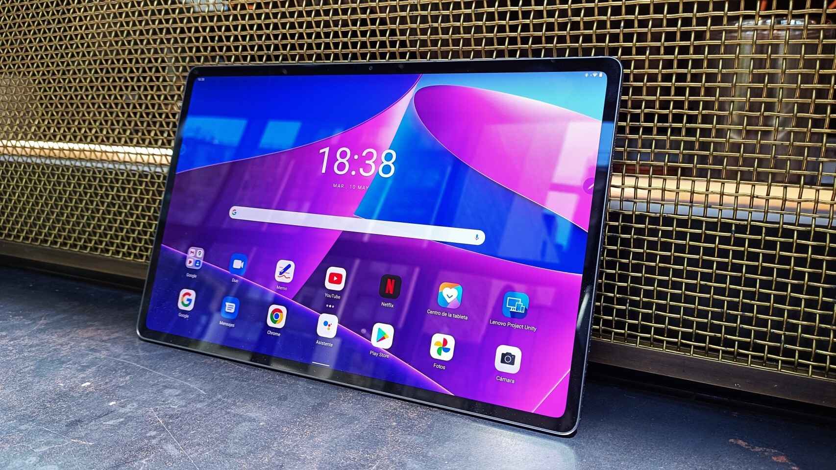 Se hunde el precio de esta tablet barata Lenovo: es finísima, tiene Android  13 y una gran relación calidad-precio