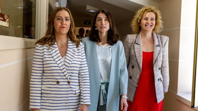 De I a D: la delegada del gobierno en CYL, Virginia Barcones; la ministra de Justicia, Pilar Llop; y la subdelegada del gobierno en Segovia, Lirio Martín, a su llegada al ayuntamiento