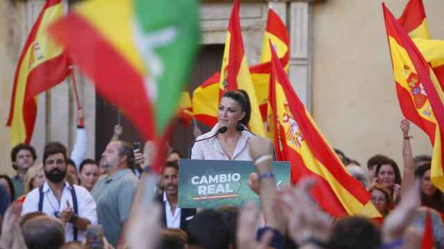 La candidata de Vox a la Presidencia de la Junta, Macarena Olona, en su intervención en un acto público en Córdoba.