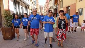 Teresa Rodríguez con los vecinos de El Perchel, que han formado una plataforma.