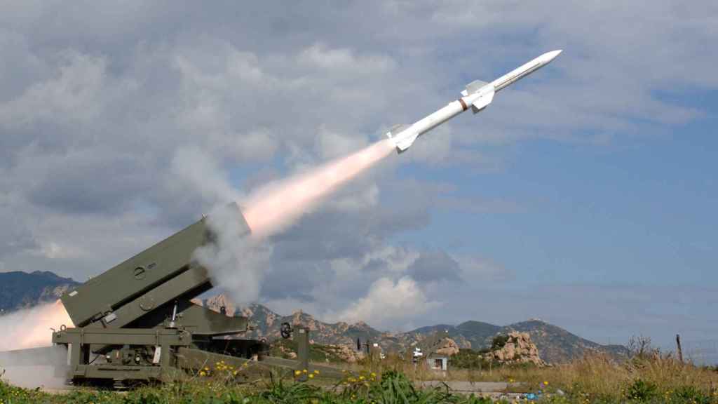 El sistema antiaéreo Spada 2000 disparando un misil Aspide