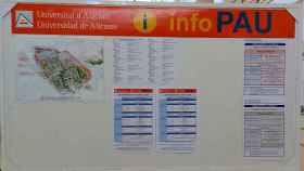 Cartel informativo sobre la realización de las pruebas en la Universidad de Alicante.