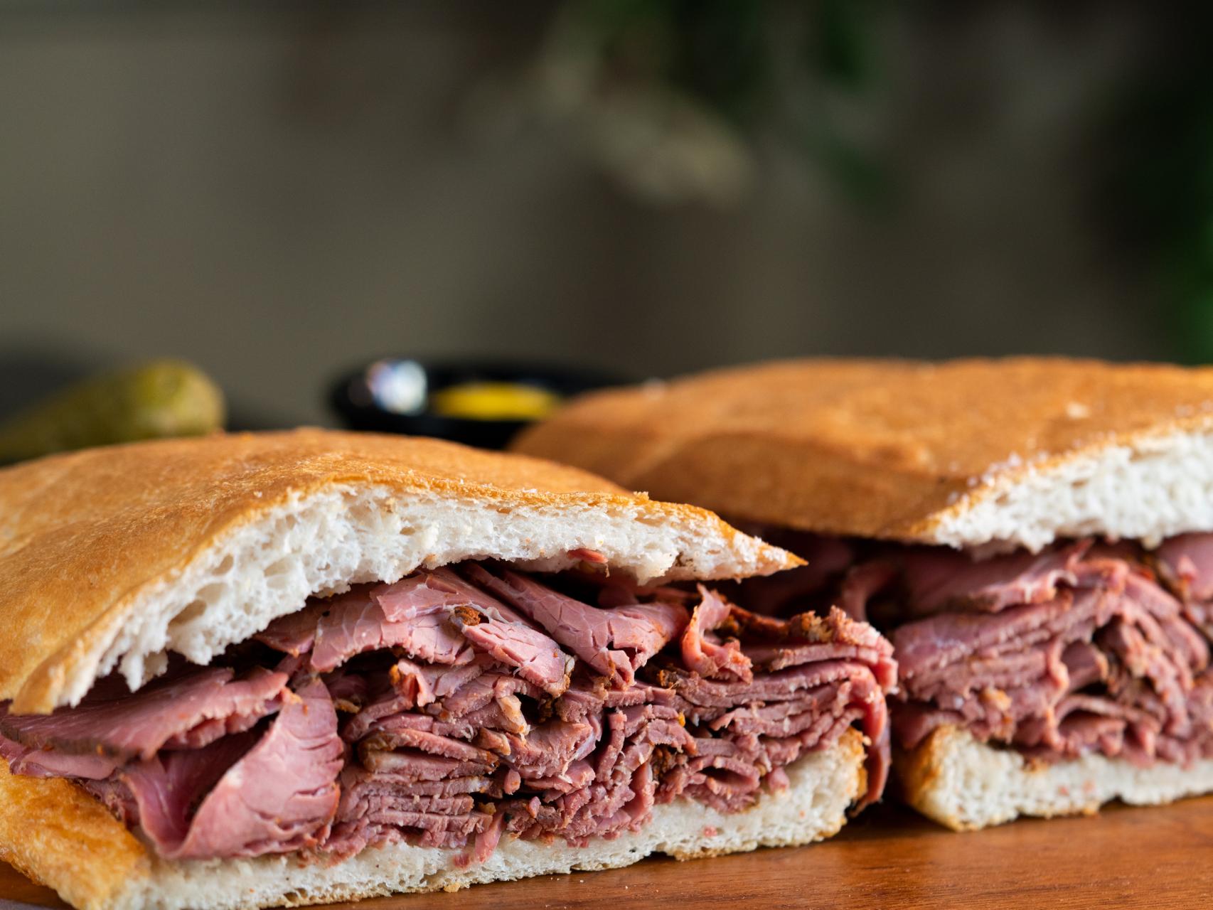 Katz El mejor sándwich de pastrami de Madrid se come en este restaurante