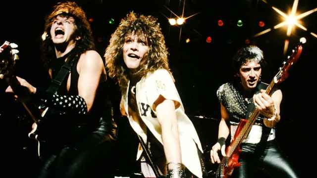 Alec John Such, a la derecha, durante una actuación de Bon Jovi. / Wikimedia
