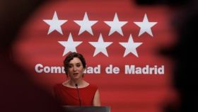 La presidenta de la Comunidad de Madrid, Isabel Díaz Ayuso, en rueda de prensa desde Puerta del Sol.