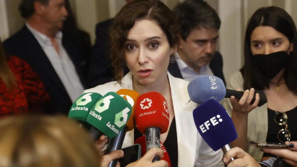 Isabel Díaz Ayuso ante los medios