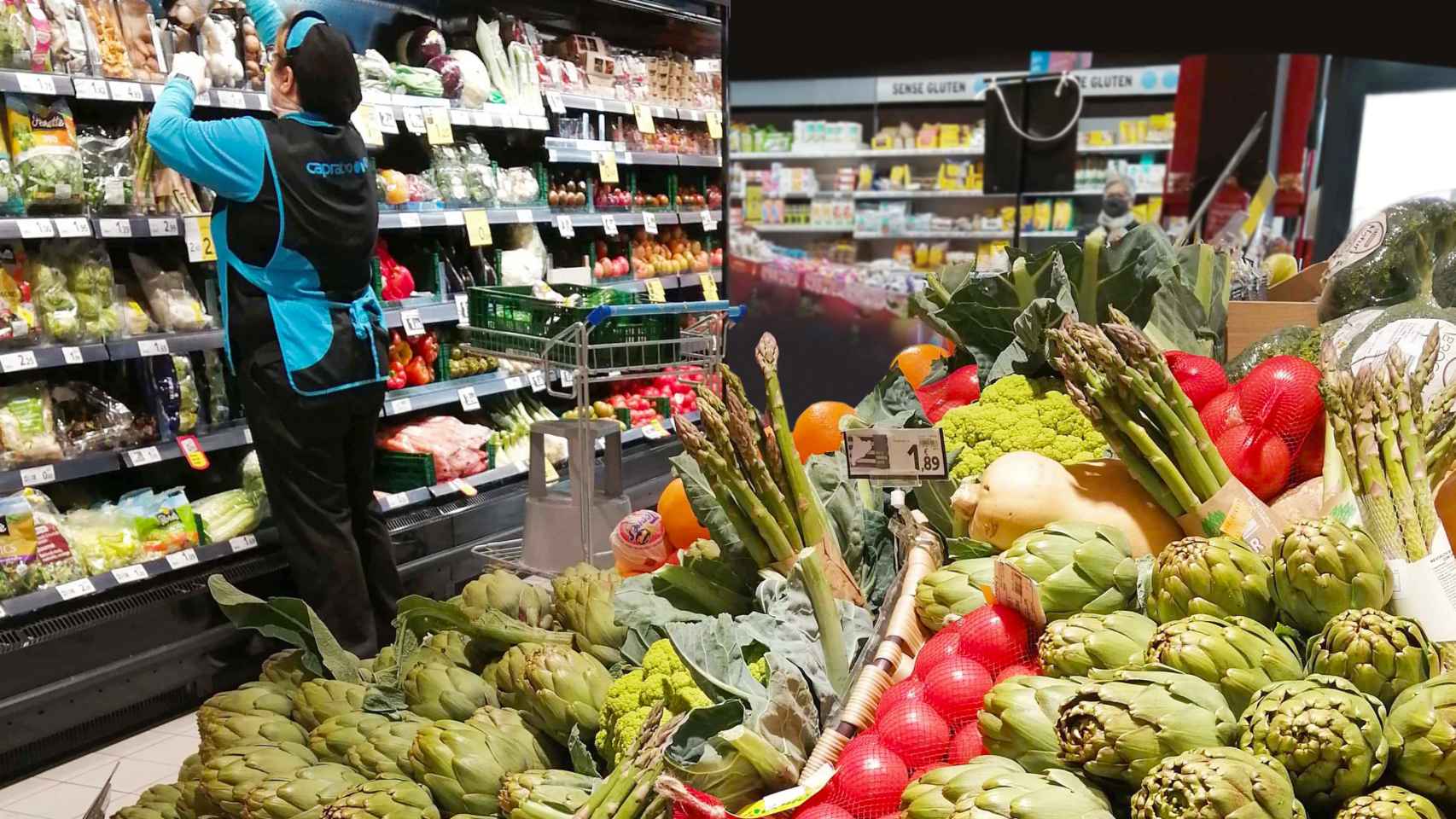 Imagen de archivo de alimentos desperdiciados en supermercados.