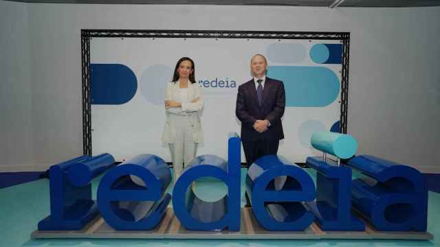 Beatriz Corredor, presidenta del Grupo Redeia, y Roberto García Merino (REE).