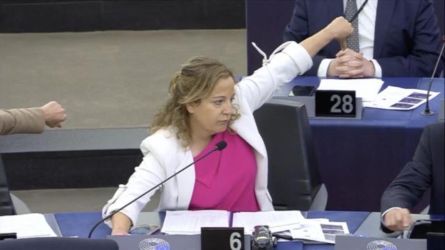 La líder del grupo socialista, Iratxe García, indica a sus eurodiputados que tumben la reforma del mercado de CO2